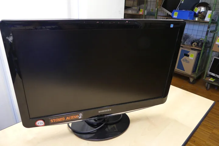 Samsung - Color Display Unit Modell B2430L / Type: PU24WS
